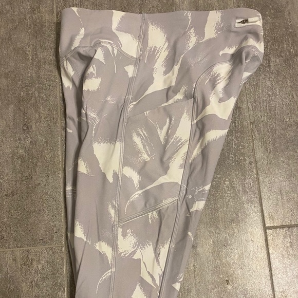 New Lululemon Leggings - Picture 4 of 7